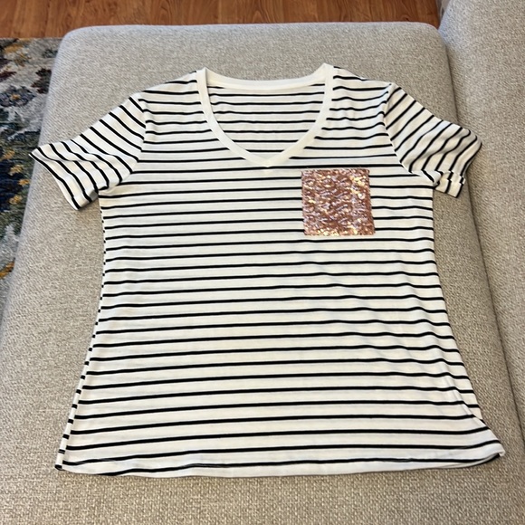 Fun striped tshirt with sequin pocket size medium - Picture 10 of 10